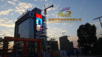 德陽(yáng)DJ臺(tái)酒吧LED設(shè)計(jì)與高清背景屏、異形屏創(chuàng)新應(yīng)用